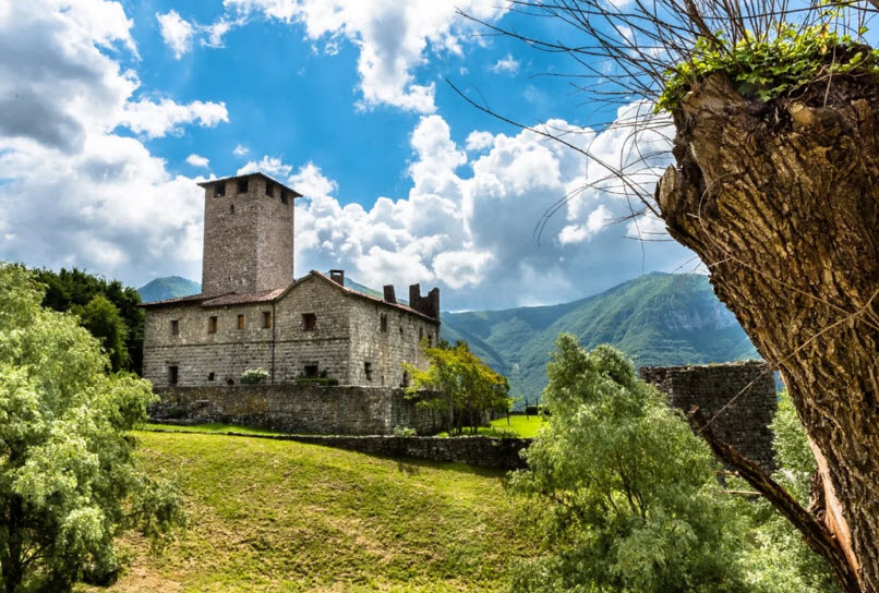 Castello Suardi, Italy